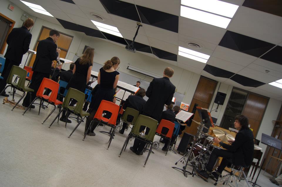 Jazz Ensemble warms up at IHSMA state jazz competition