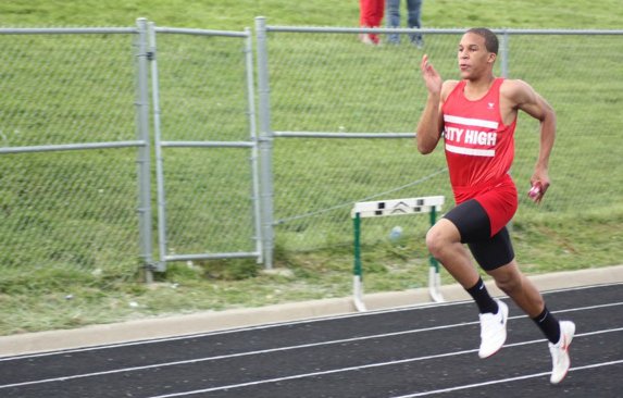 Boys Track Team Enters Season High Hopes