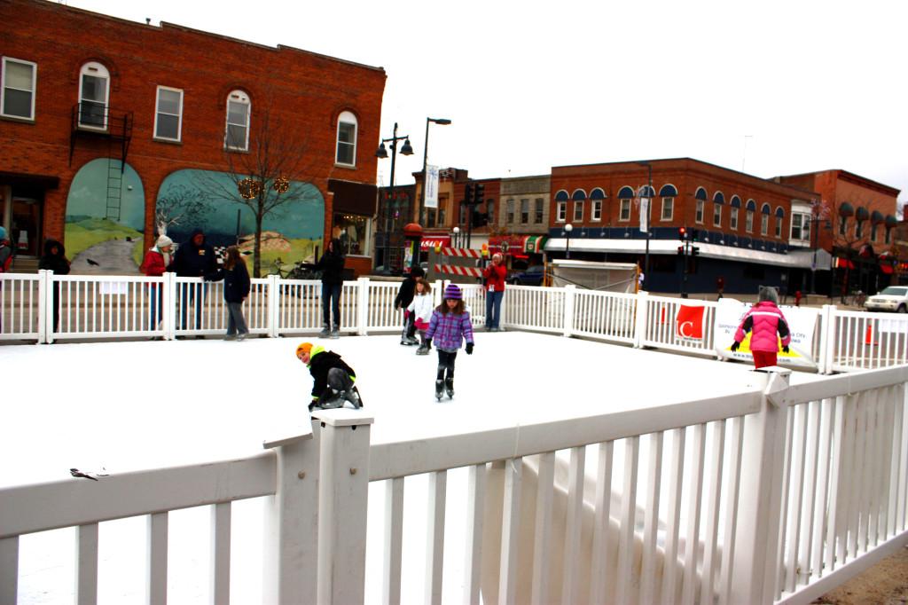Ice+Skating+in+Downtown+Iowa+City+