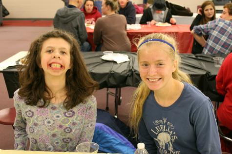 Best Buddy Lauren, and Emily Bywater '17 enjoy their thanksgiving dinner.