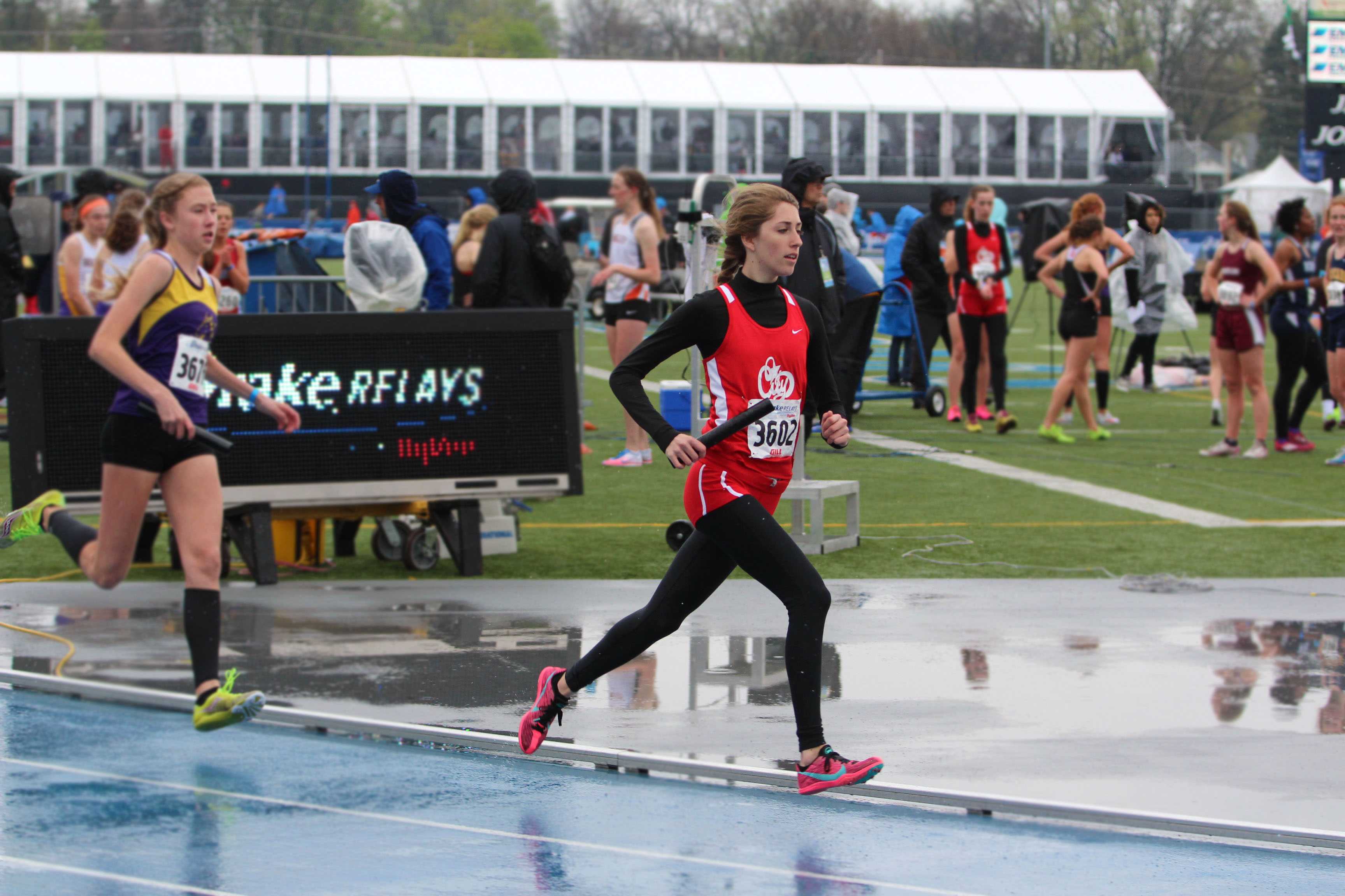 Girls 4×800 relay