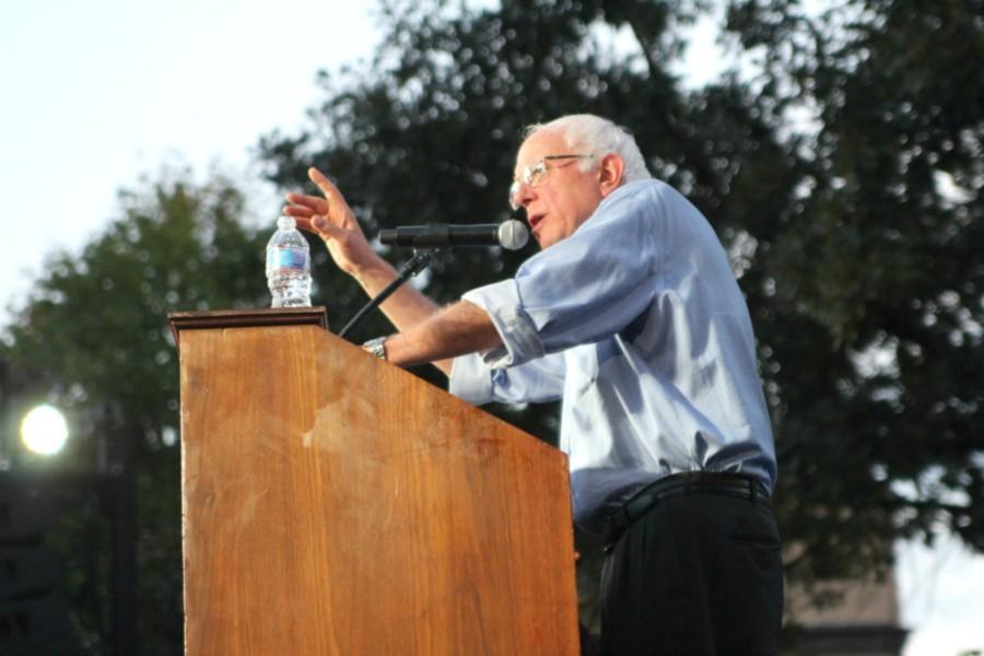 Senator+Sanders+speaks+at+Coe+College.