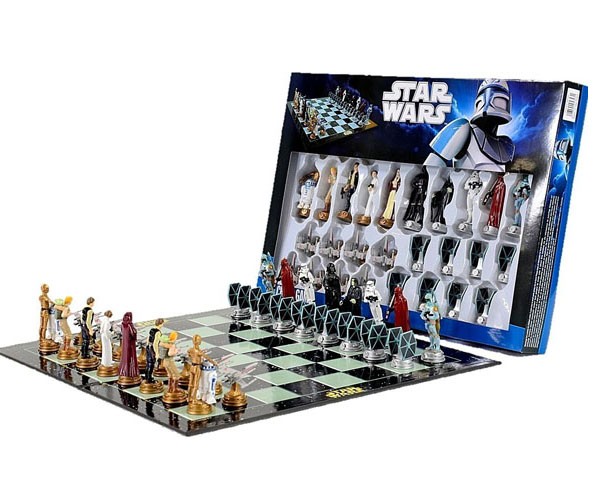 https://www.thelittlehawk.com/wp-content/uploads/2015/12/Star-Wars-3D-Classic-Chess-Set-02.jpg