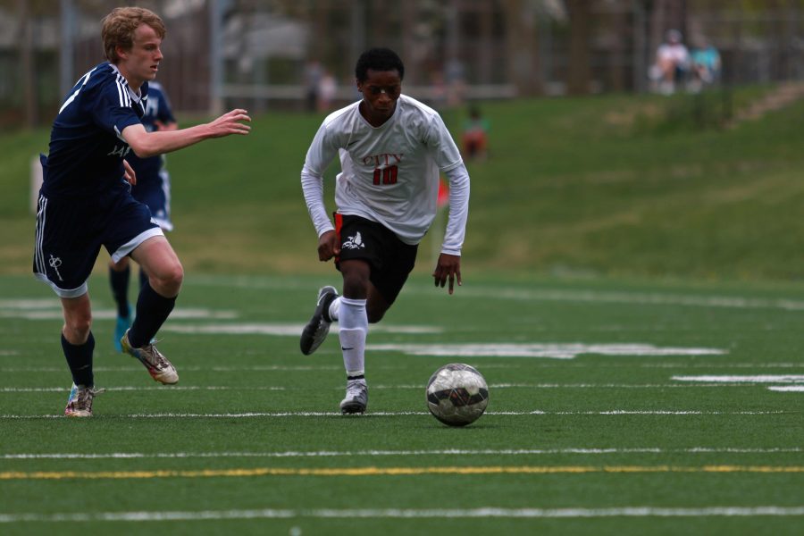 Gaby Baloci 16 dribbles towards the box past a Xavier defender on Monday, April 18th, 2016.