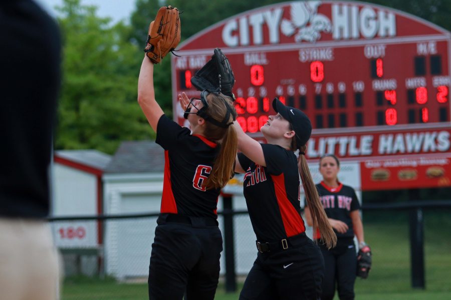 Infielders Brooke Bormann '20 and Amelia Gordon '17 raise their gloves to catch a ball on Thursday, May 26th, 2016.
