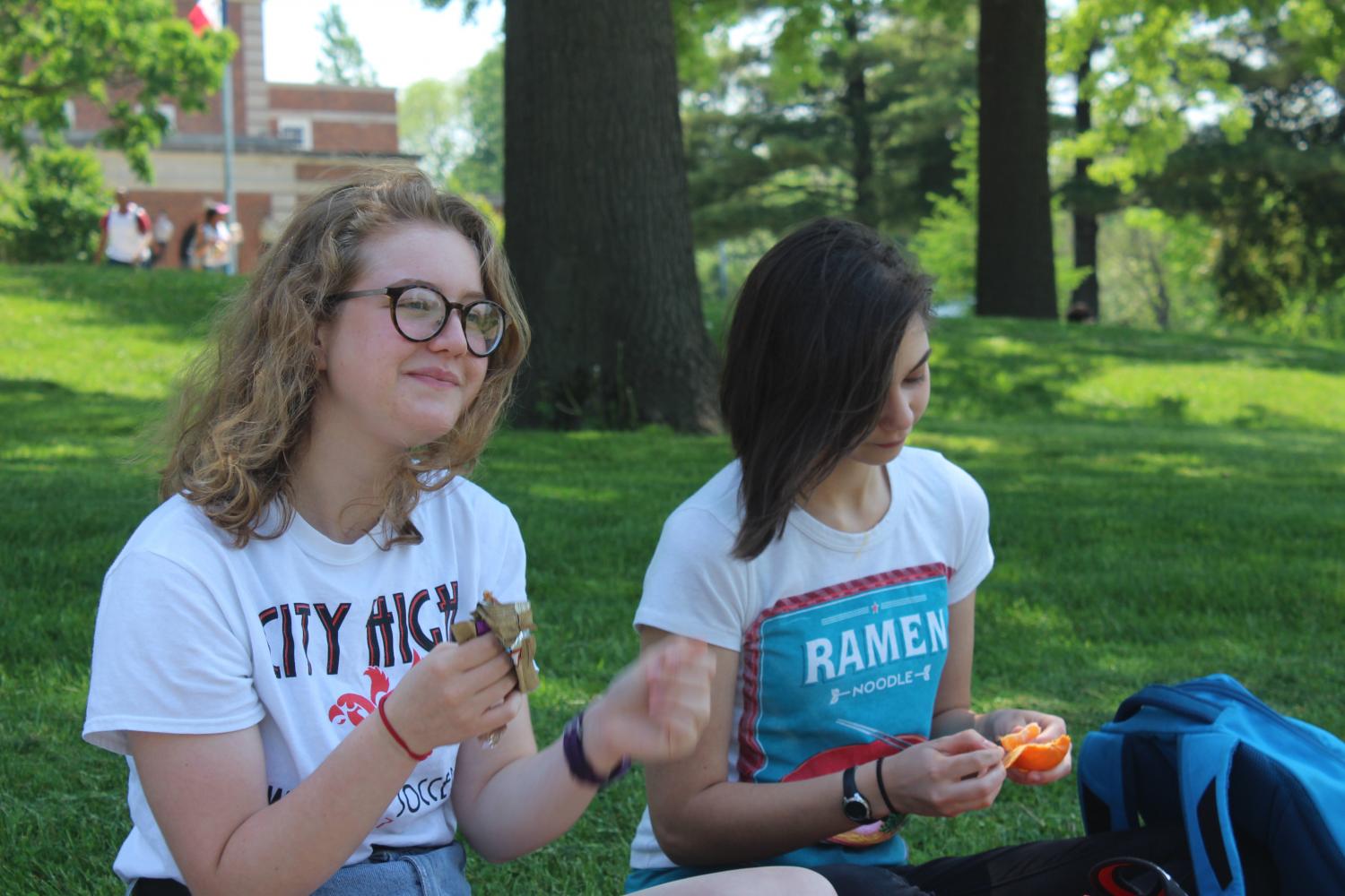 Bella Epstein 19 and Rocio Stejskal 19, among many others, choose to eat outside to get some fresh air during the day.