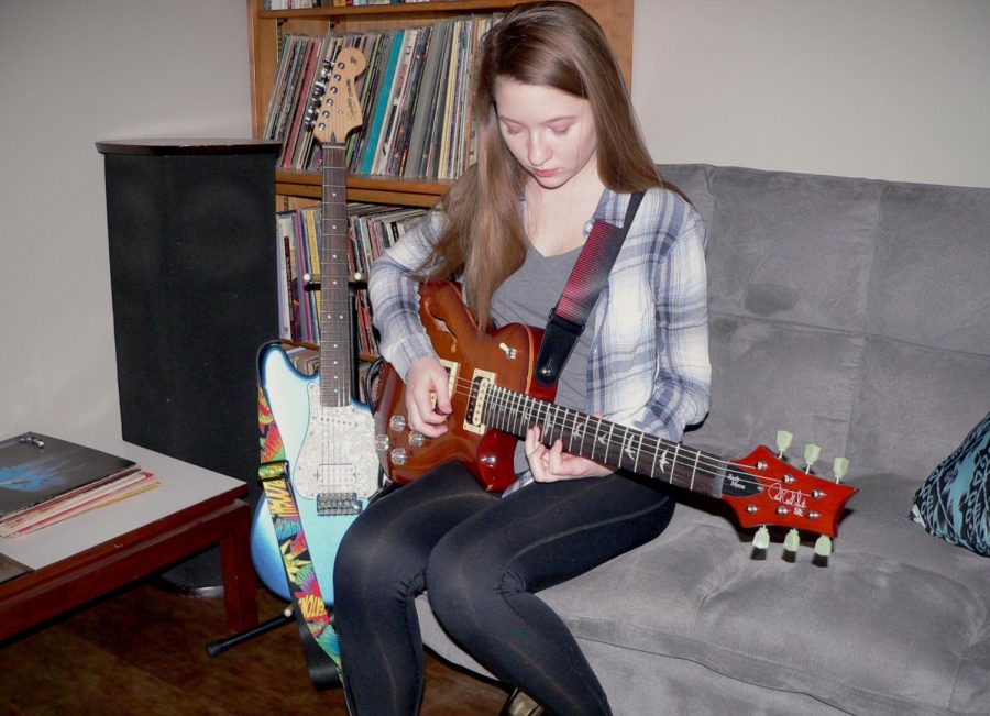 Ana Koch 21 playing the guitar