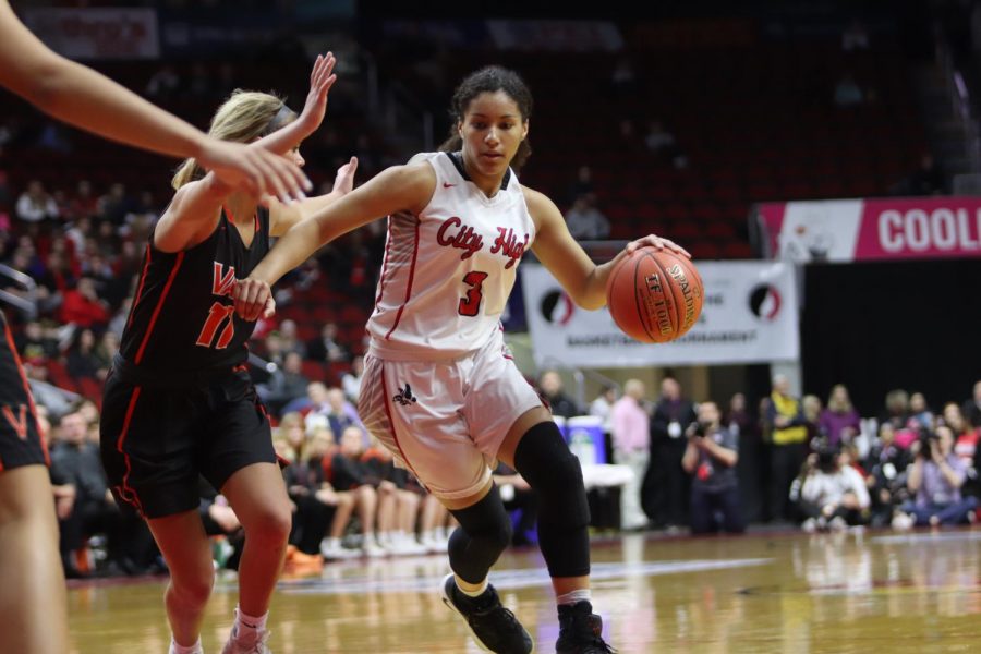 Rose Nukumu '20 dribbles around a defender. 