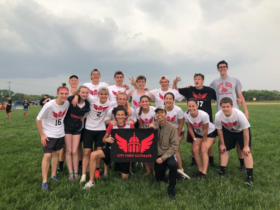 The disc team competing at state in spring of 2018.