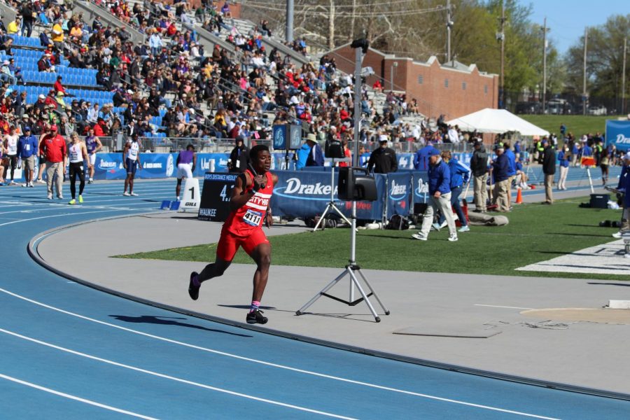 Kaleba Jack starting off the 4x100 at Drake Relays.