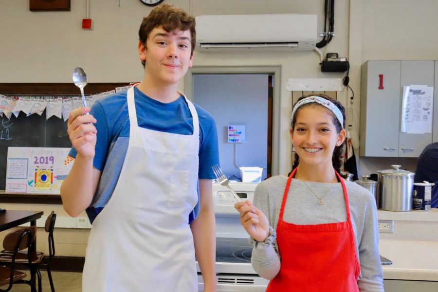 Ana Leyser 22and Jake Roth 22 get ready to show members how to create the perfect cookie. 