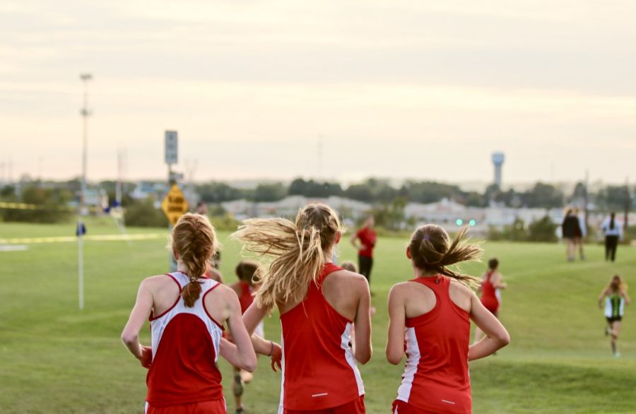 During the Varsity Race Natalie Kuhlmann '23 (left), Lucy Corbin '22 and Sydney Wilkes '23 (right), run together.