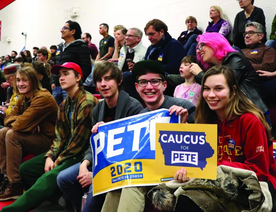 Students Zoe Meaney 21 and Toby Epstein21 hold signs in support of Pete Buttigieg.