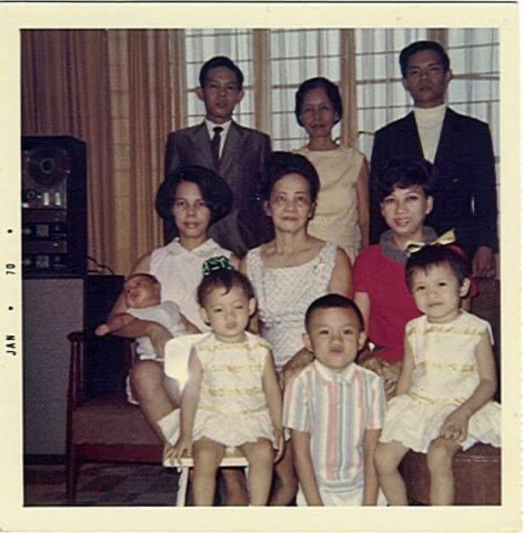 Photo of Thomazin Jury and her Filipino family members