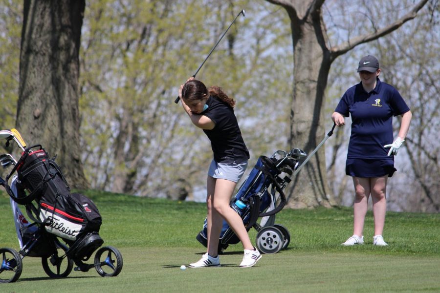 Anna Knoche ‘21 gears up for a swing.