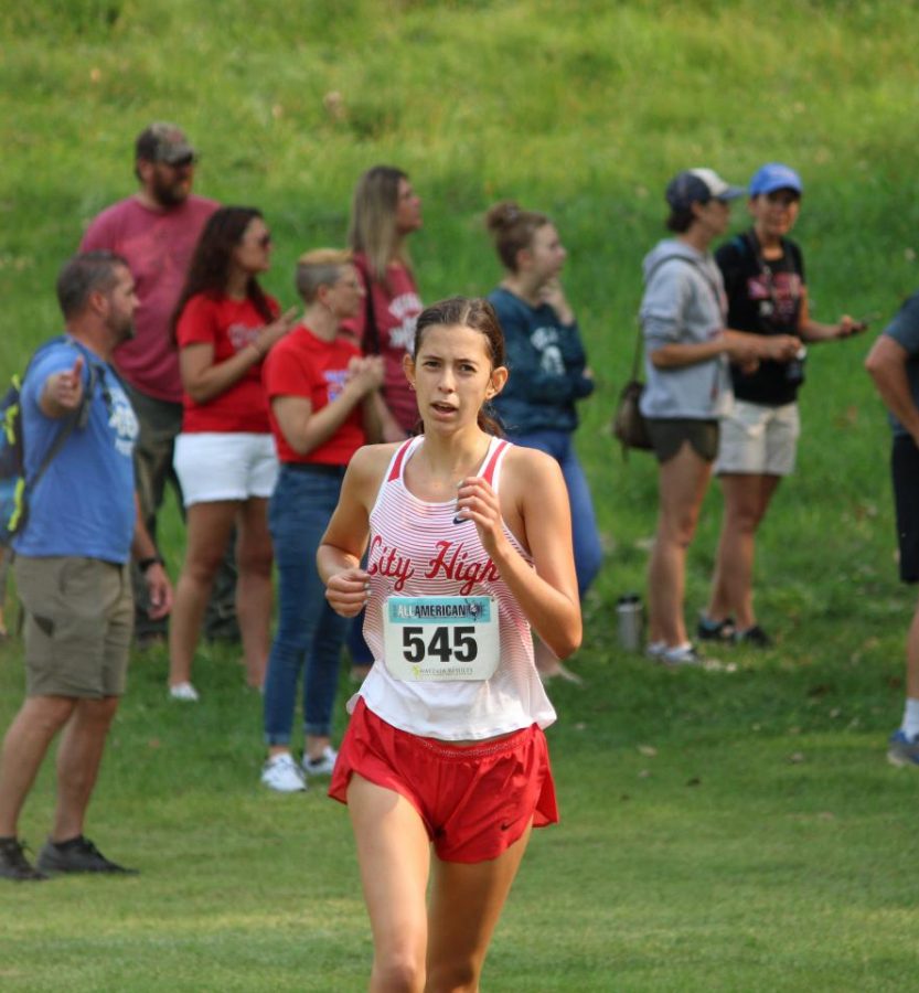 Sophia Romero 24, places 75th out of 200 varsity runners with a personal record of 22:20.