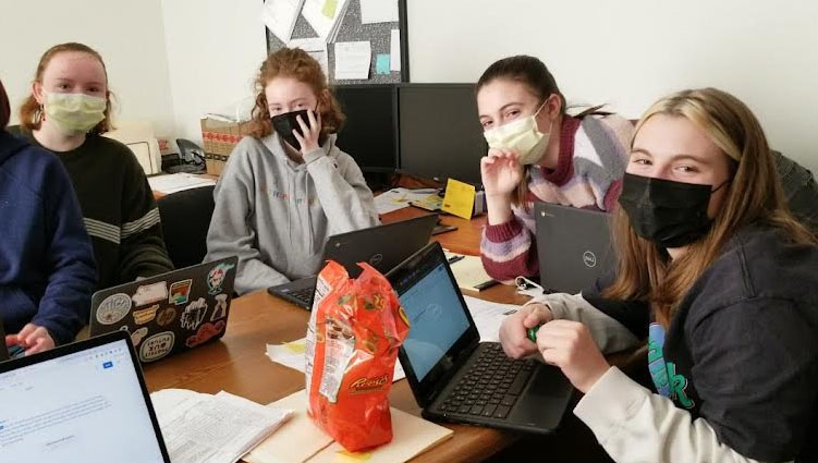 Mae Barron 22, Alice Boerner 22, Maria Volkman 22, and Izzy Jurgens 22 attend a mock trial practice. 