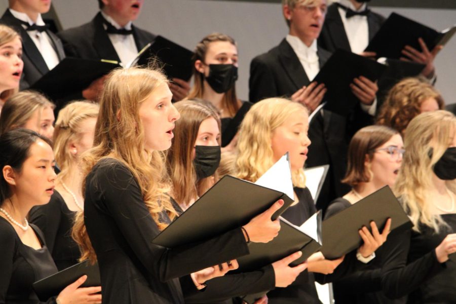 The City High Concert Choir performs Ave Verum Corpus by William Byrd at Voxman.