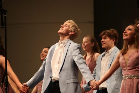 Charles Faden 22 takes a final bow in 4th Avenues show choir performance at the Spring Show.