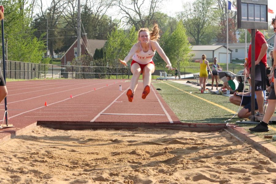 Emily Arling '23 got a PR and qualified for state with a jump of 17-04.50
