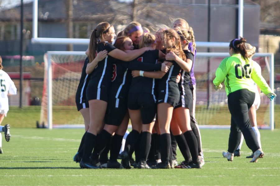 Womens+soccer+team+celebrates+a+win+against+Iowa+City+West+High.