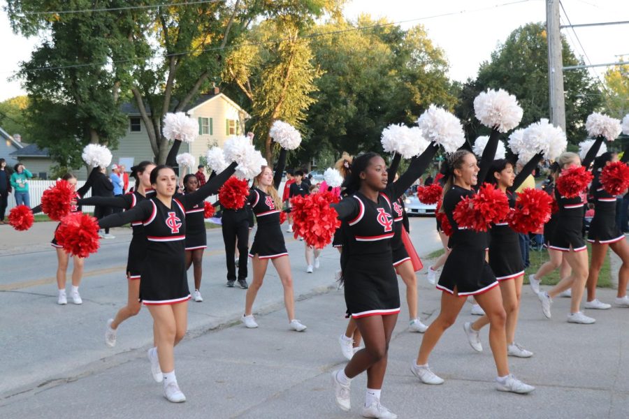 City+High+Cheerleaders+march+in+the+Homecoming+Parade