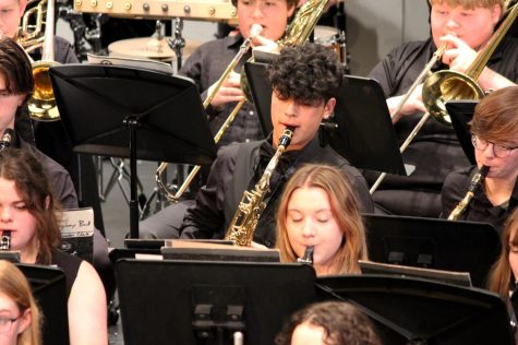 Students perform in the Winter band concert