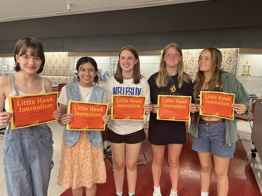 LH Journalism Students Inducted into Quill and Scroll Society and Receive IHSPA Awards