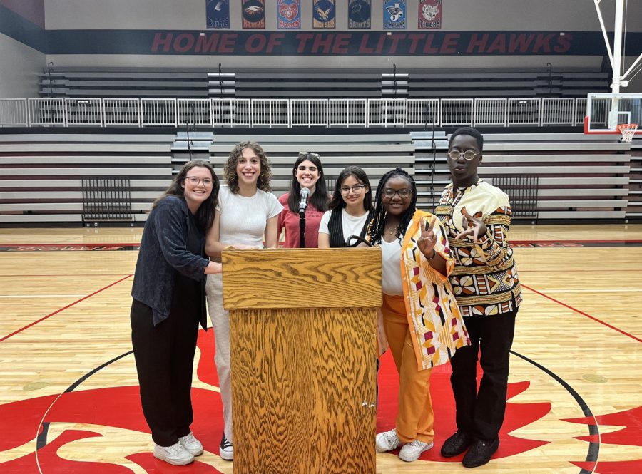 Student President Candidates Veda Fitz-Patrick 24, Margalit Frank 24, Lulu Roarick 24, Rosangel Flores-Rubio 24, Helena Echa 24, and Wisdom Konu 24 prepare for their speeches.