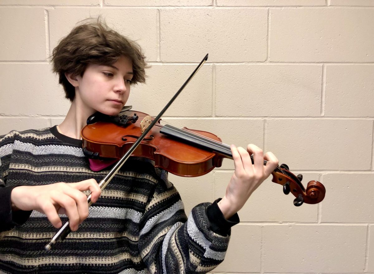 Ash Bozarth ‘25 plays his violin