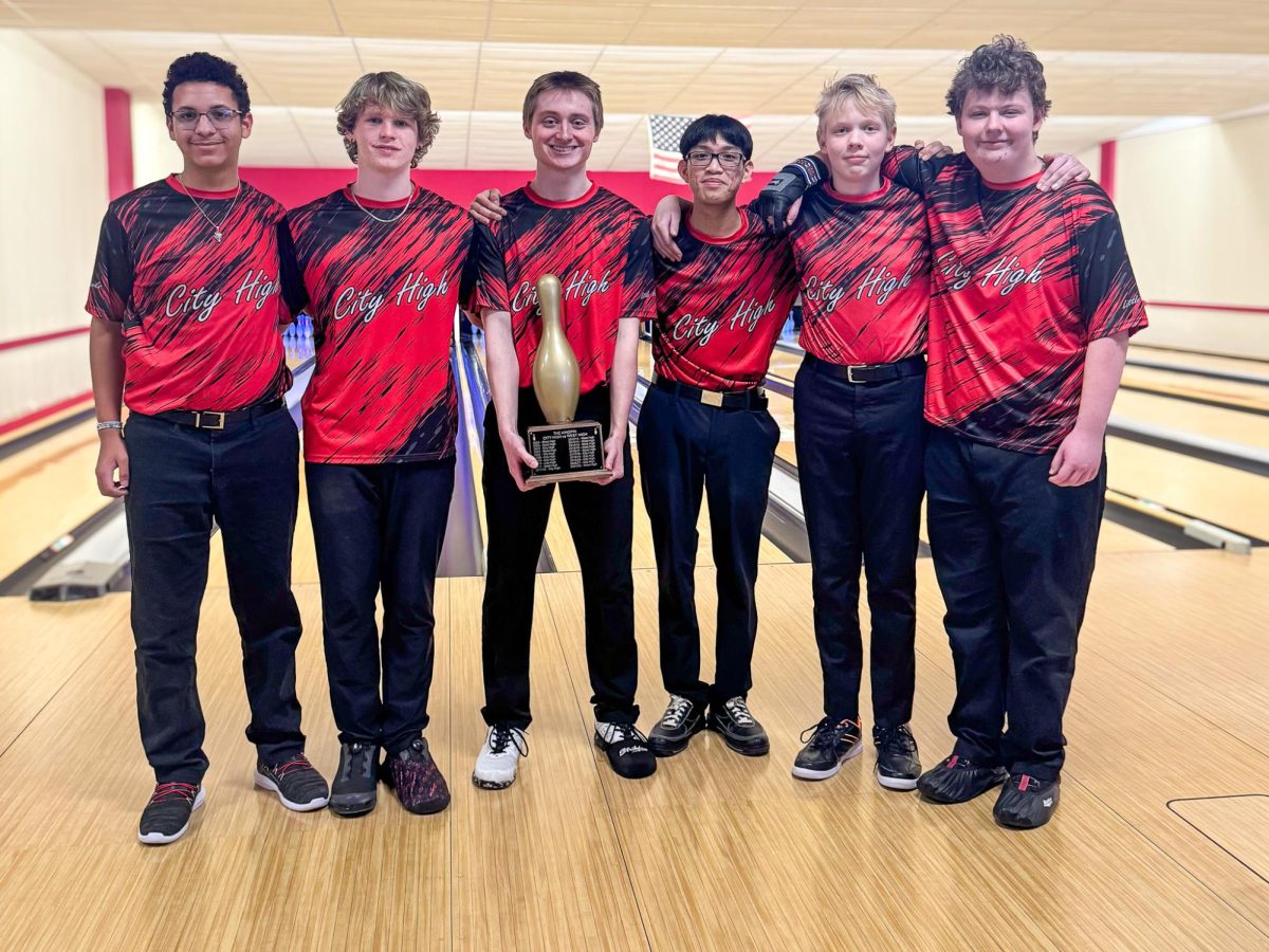 Jayden Baylor, Leif  Charis-Carlson, Cal O'Brien, Nathan Voudhivong, Trendon Walker, and Griffin Russell bowled a 3102 to win the KING PIN.