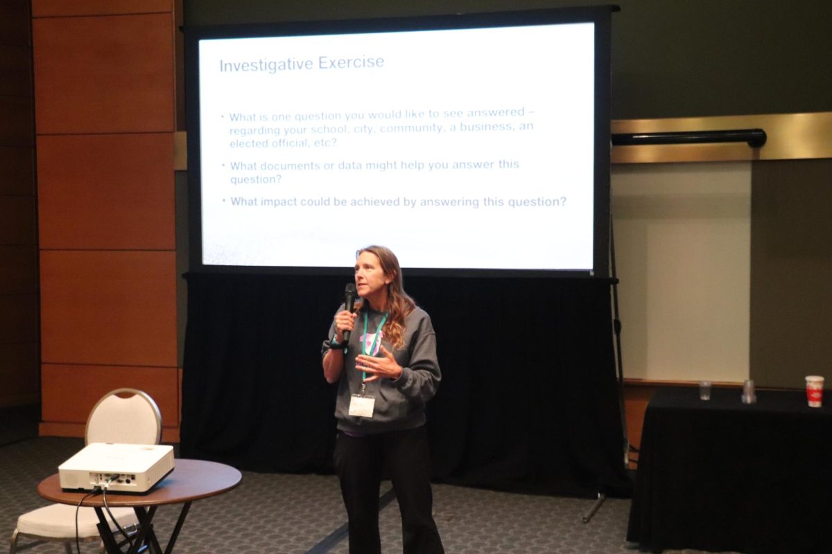 A speaker at the NSPA journalism conference presents to student journalists. 